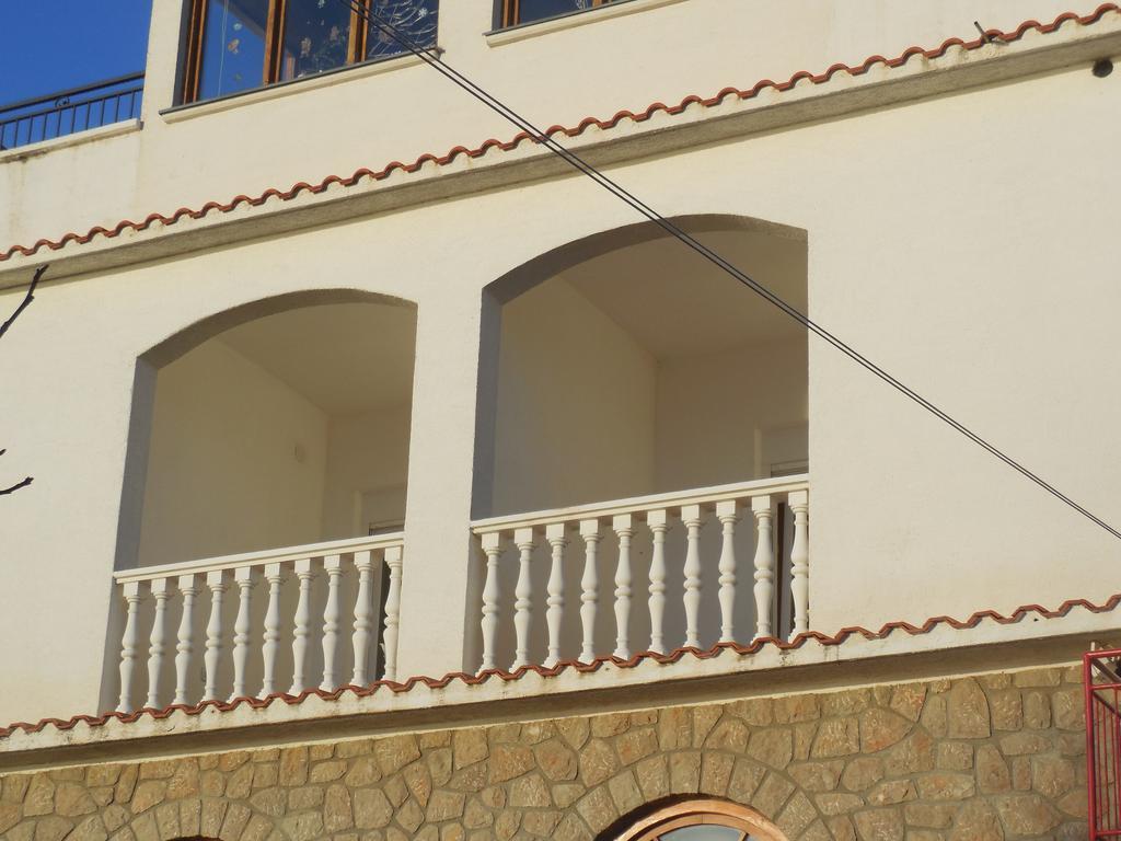 Apartments Veni Up Starigrad Paklenica Exterior foto
